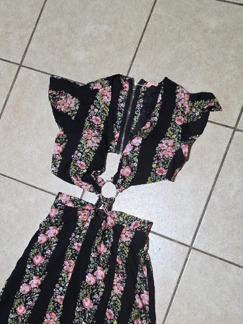 Floral Cutout Maxi Dress in Black and Pink - Picture 3 of 4